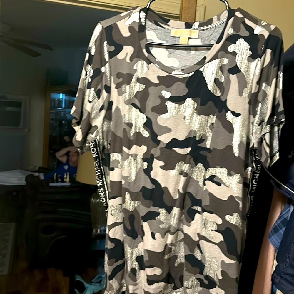 Michael Kors, baby type T-shirt it says Michael Kors going down both sides
